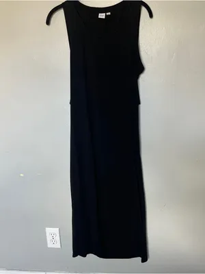 Classic Black Sleeveless Midi Dress Open Back thumbnail 2