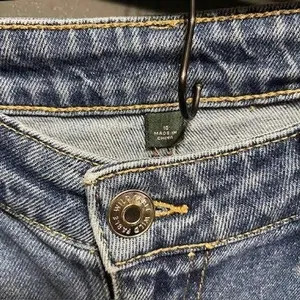 Womens Cropped Jeans Frayed Hem Light Wash Denim Blue‎ Pants thumbnail 3