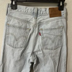 Levi's Premium Ribcage Straight Ankle Jeans Women's Sz 26‎ Light Wash Distressed thumbnail 5