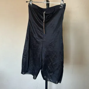 Skims Barely There‎ Mid Thigh Short in Onyx black Shape-wear Size L thumbnail 3
