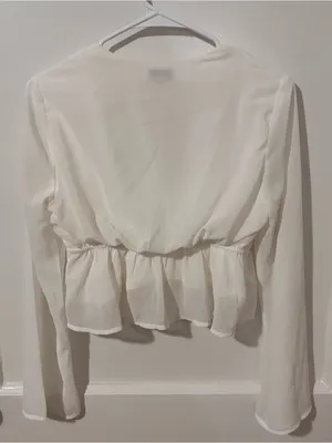 Miami Francesca’s White V-Neck Cropped Blouse thumbnail 2