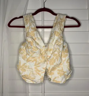 Abercrombie Cropped Vests thumbnail 1