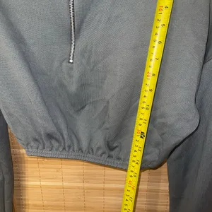 PrettyLittleThing cropped quarter-zip long sleeve top shirt woman’s Small EUC thumbnail 5