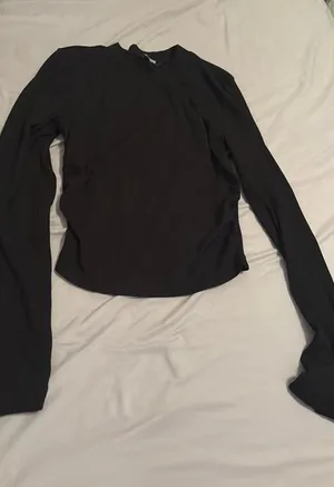 Black cropped shirt thumbnail 1