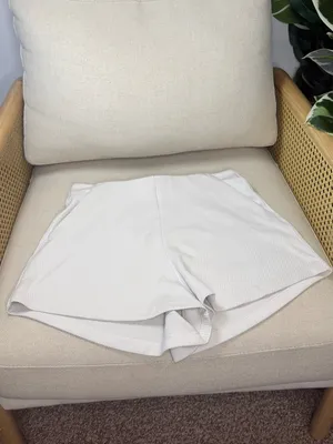 Lululemon Ribbed Softstreme High-Rise Short 2" Size 6 thumbnail 4