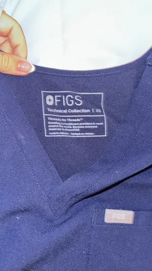 FIGS Scrub Top One-Pocket thumbnail 2