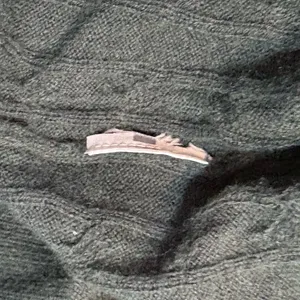 Abercrombie & Fitch Dark Green Cable Knit Sweater size Medium. thumbnail 7