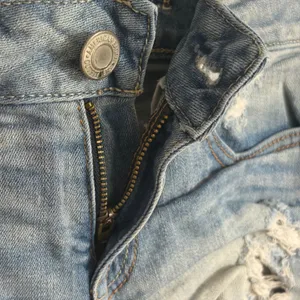 American Eagle Stretch Distressed Lace Trim Denim Cut Off Shorts Low Rise Size 2 thumbnail 11