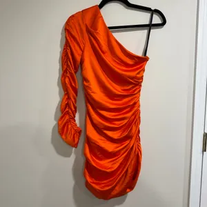 Michael Costello x Revolve Womens Oscar One Sleeve Ruched Dress Orange Size XS thumbnail 3