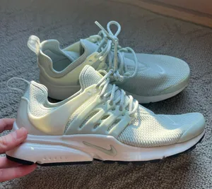 Nike Presto Shoes thumbnail 1