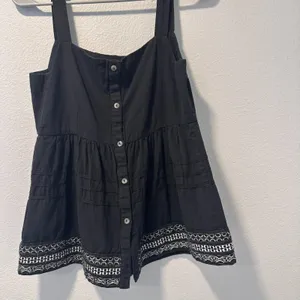 Anthropologie Amit Aggarwal‎ - XS Olivia Embroidered Black Top Blouse Boho thumbnail 11