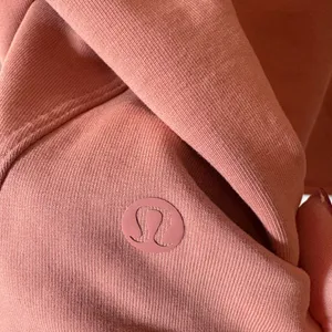 lululemon la boxy crew. Size M/L. Color Pin Savannah. Excellent preloved thumbnail 3