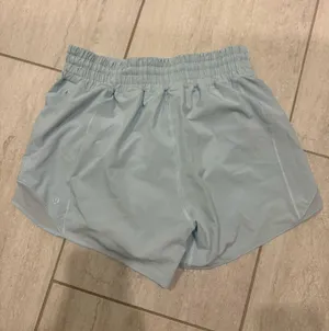 Lululemon Shorts Hotty Hot thumbnail 2