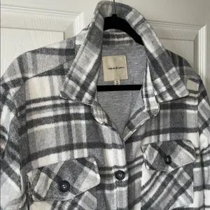 Thread & Supply Womens Gray Button Down‎ Plaid Shacket Size Med Flannel Fall thumbnail 3