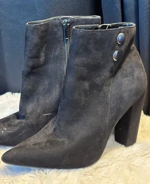 BCBG Paris Black Faux Suede Pointed Toe Block Heel Ankle Boots PL-CRIA2 6.5M thumbnail 1