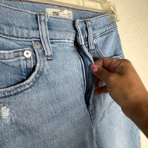 Madewell The Perfect Vintage Jean‎ Light Wash Distressed Raw Hem DM5773 Size 24 thumbnail 3