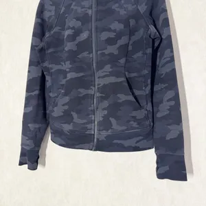 Lululemon Scuba Hoodie Light Cotton Fleece Heritage 365 Camo Deep Coal Multi 8 thumbnail 5