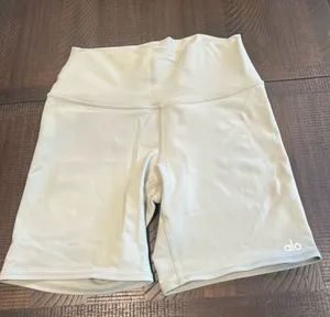 Alo yoga mint/gray high rise biker shorts S women thumbnail 1