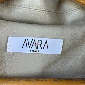 Avara Women's Vegan Leather Cream Colored Cropped Jacket Size S thumbnail 7