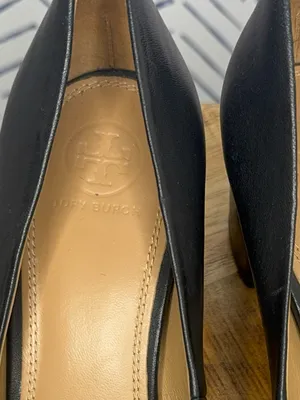 Tory Burch Black Leather Block Heel Pumps Gold Logo Medallion Excellent Size 8.5 thumbnail 10