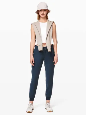 LULULEMON On The Fly Jogger in True Navy Sz. 2 thumbnail 12