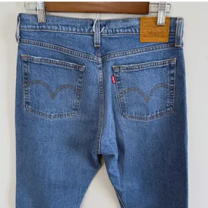 Levis Premium Wedgie Straight High Rise‎ Medium Wash Distressed Jeans Size 28 thumbnail 5