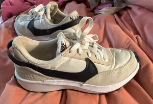 Nike Waffle Sneakers Debut Women’s 6.5 thumbnail 1