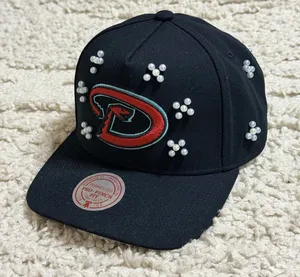 Men’s Mitchell & Ness Arizona Diamondbacks Beaded Pro Pinch Snapback Hat thumbnail 1