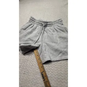 Aritzia Sweatfleece Cozy Fleece Boyfriend Fit Shorts Heather Grey Womens XS thumbnail 6