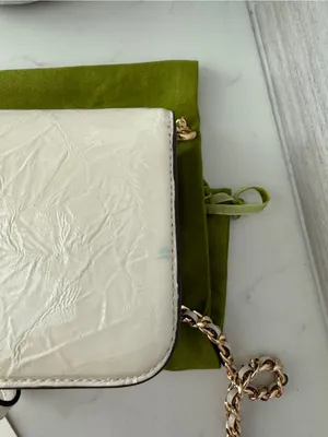 Tory Burch crinkle Cream patent leather Logo Crossbody/wristlet strap Preloved thumbnail 11