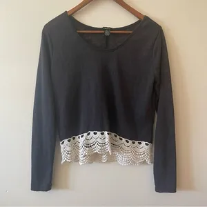 Rue 21 Gray Long Sleeve Top with Crochet Trim Medium thumbnail 2
