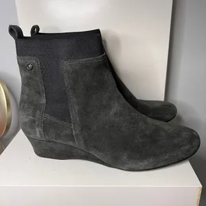 Nurture Ankle Boots Womens 10M Grey Suede Low Wedge‎ Chelsea Pull On Comfort thumbnail 7