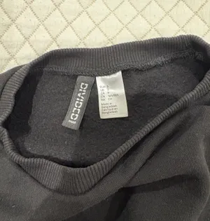 Cropped tied crewneck thumbnail 3
