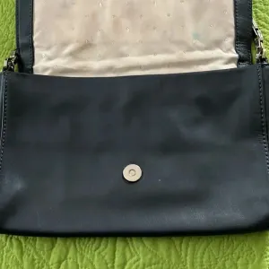 ✨ EUC Kate Spade ♠️ Bow Studded Shoulder Terrace Felicia Bag thumbnail 8