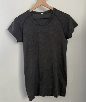 Lululemon 8 Swiftly Tech T-Shirt Charcoal Grey Active Gym Running thumbnail 1