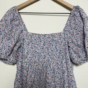 Uniqlo Women Mini Dress XS Ditsy Floral Cottage Tiered Babydoll Purple‎ Wedding thumbnail 3