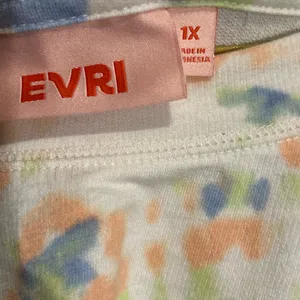 Evri Ladies Sweatshirt Cream White With Pastel Tie Dye Pattern size 1X. NWT. thumbnail 10