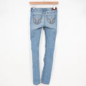 Hollister Low Rise Super Skinny Distressed Light Wash Jeans 00R thumbnail 5