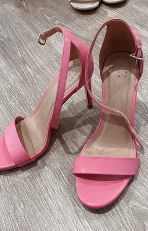 Pink heels Size 8 thumbnail 2