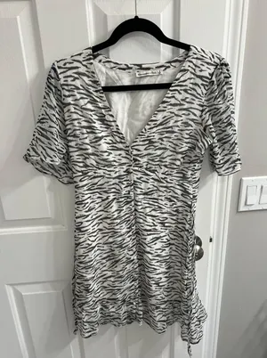 Abercrombie Gray Zebra Strip Button Front Ladies Dress thumbnail 1