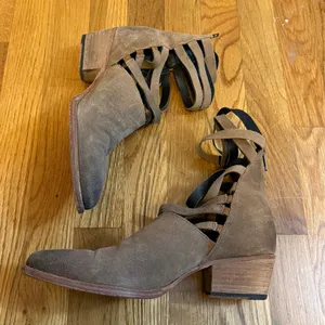 Free People Sloan Women’s 39 Tan Suede Strappy Ankle Booties Boots Western Boho thumbnail 4