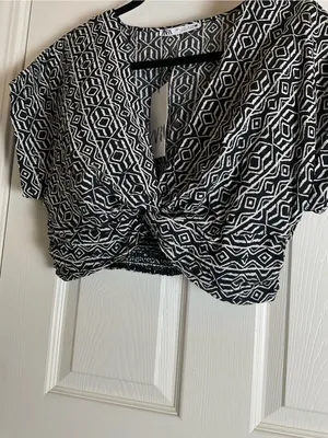 NWT Zara Black & White Geometric Print Front Knot Crop Top Size Large thumbnail 4