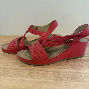 Atalina Red Mid Wedge strap Comfort Sandals Flower Womens Size 9‎ Shoe thumbnail 3