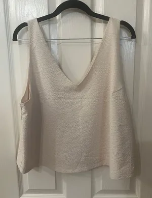 Vuori Light Cream Textured V-Neck Camisole thumbnail 1