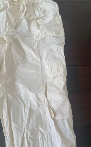 Aerie Cargos thumbnail 2