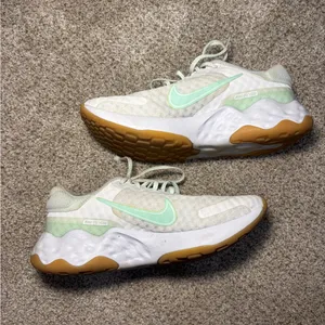 Nike Women’s Renew sneakers Women’s 6 Mint and White running thumbnail 5