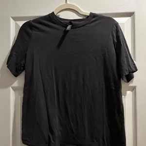 Skims Women's Grey and Black T-shirt thumbnail 5