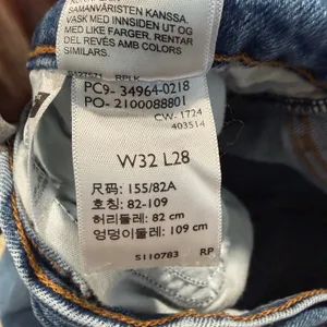 Levi’s Medium Wash Wedgie Straight Crop Jeans Sz 32 thumbnail 7