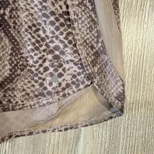 Vitality Balance Athletica M High Rise Breeze Shorts Gray Snake Print Lined Run thumbnail 9