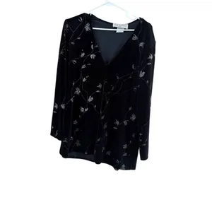 Elegant Black Velvet Blazer thumbnail 2
